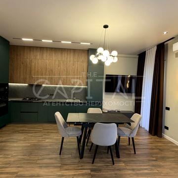 Молодіжна вул., 11