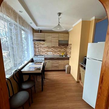 Йорданська вул. (Лайоша Гавро), 16