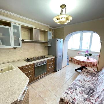 Палубна вул., 12