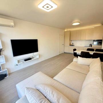 Європейського Союзу просп. (Правди), 43-А