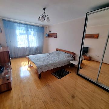 Саксаганського вул., 45