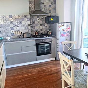 Угорська вул., 12