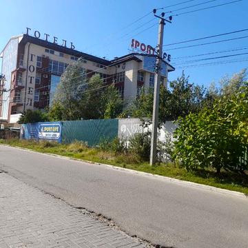 Інститутська вул., 10