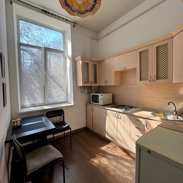 Залізнична вул., 47