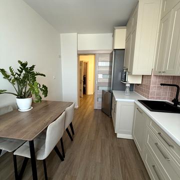 Дніпровська набережна вул., 26-Б