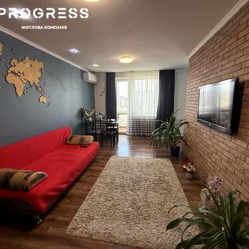 Євгена Коновальця вул., 136д