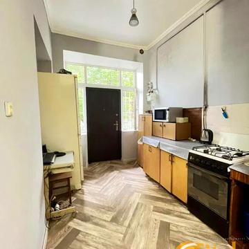 Джерельна вул., 43