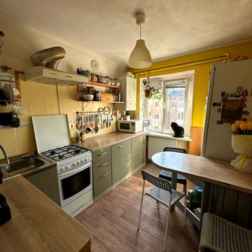 Бельведерська вул., 52