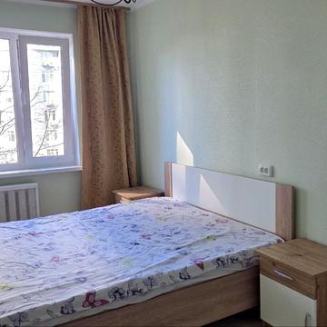 Миколи Ушакова вул., 14