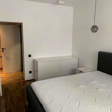 Малоголосківська вул., 8г