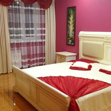 Анни Ахматової вул., 13-Д