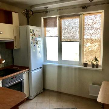 Райдужна вул., 57