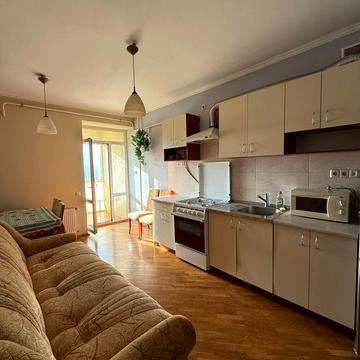 Гетьмана Мазепи вул., 72