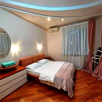 Володимира Івасюка просп. (Героїв Сталінграду), 4