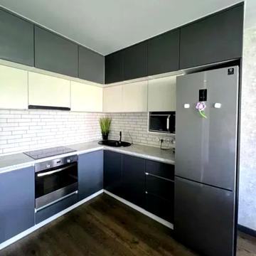 Воскресенська вул., 16