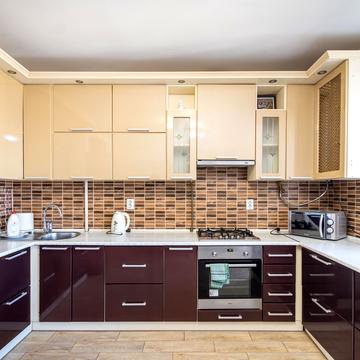 Двірська вул., 13