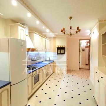 Валерія Лобановського просп. (Червонозоряний), 4-Б