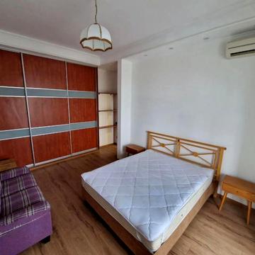 Будівельників вул., 30