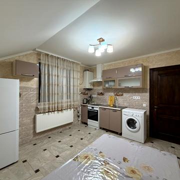 Івана Франка вул., 100