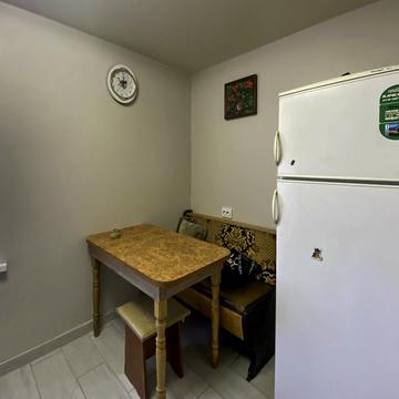 Леоніда Бикова вул. (), 2/1