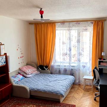 Дніпроводська вул., 3