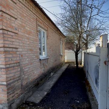 Василя Симоненка вул., 38а