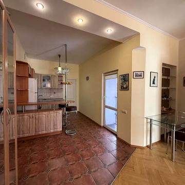 Круглоуніверситетська вул., 13