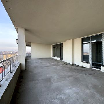 Нагірна вул., 16/18