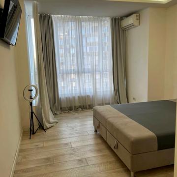 Анни Ахматової вул., 22