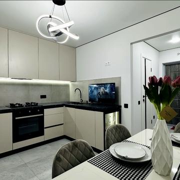 Київська вул., 8