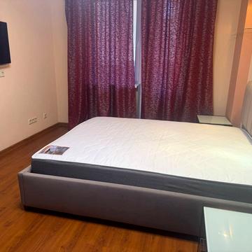 Анни Ахматової вул., 35