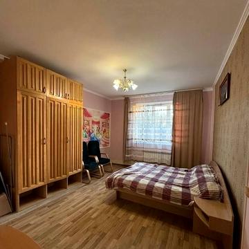 Яворівська вул., 9