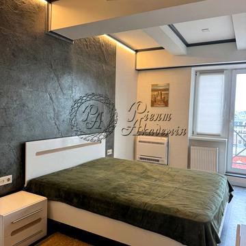 Нижній Вал вул., (Будинок 1)