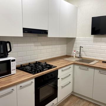 Яблунева вул., 15