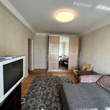 Ореста Левицького вул. (Академіка Курчатова), 18