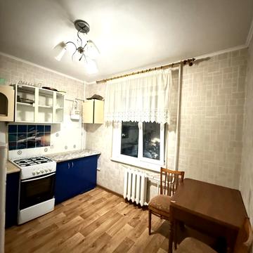 Академіка Сахарова вул., 40/1