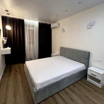 Європейського Союзу просп. (Правди), 41-Е