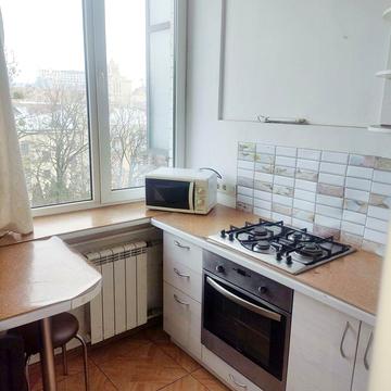 Прорізна вул., 11