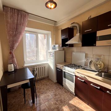 Велика Васильківська вул. (Червоноармійська), 114