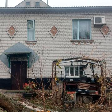 Михайла Комарова вул., 5