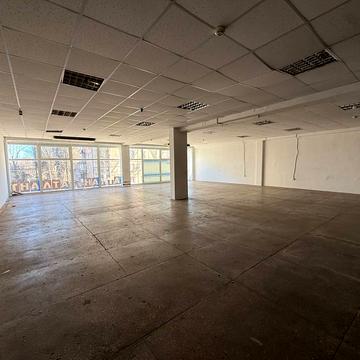 Космонавтів вул., 13