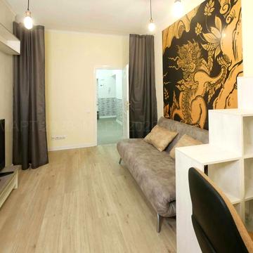 Академіка Богомольця вул., 7/14