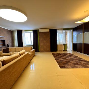 Вячеслава Чорновола вул., 20