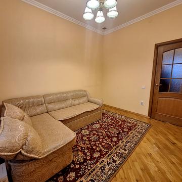 Олени Степанівни вул. (Ленінградська), 32