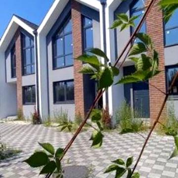 Молодіжна вул., 4