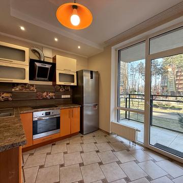 Анатолія Петрицького вул., 19