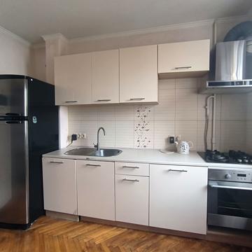 Тростянецька вул., 3