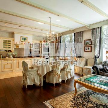 Центральна вул.