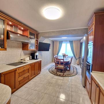 Дмитра Чижевського вул. (Петра Чаадаєва), 2-Б