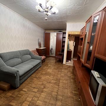 Мілютенка вул., 38